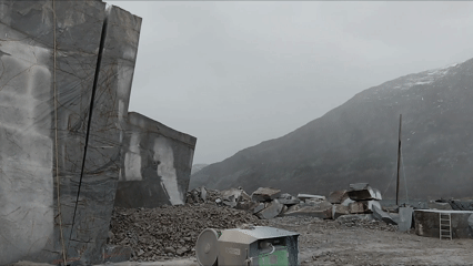 Trapp av granitt opp en skråning